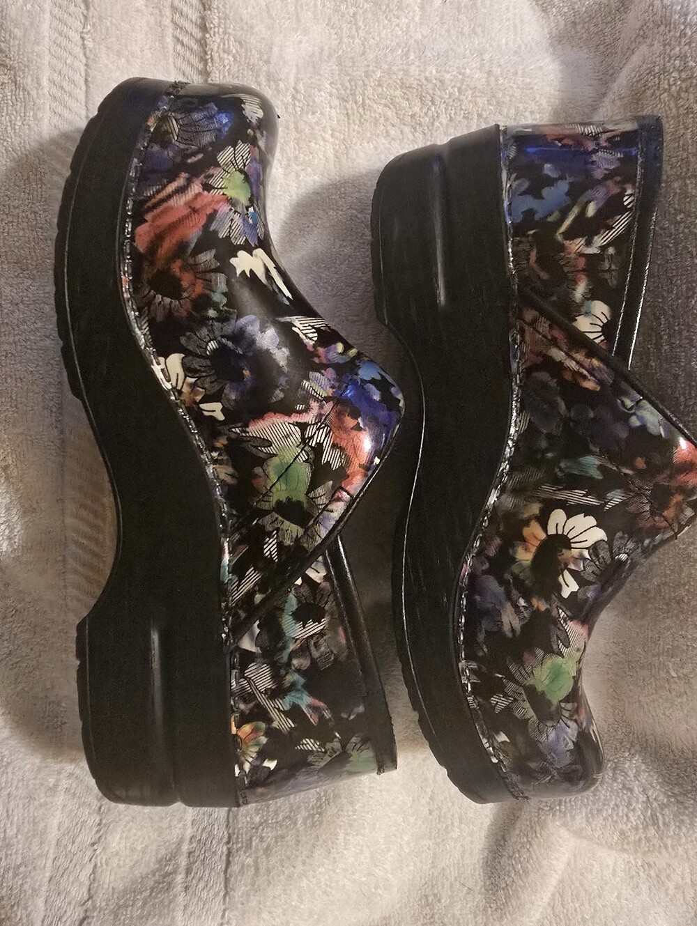 Dansko Professional Floral Patent Clogs 6 EUC - Picture 4 of 11